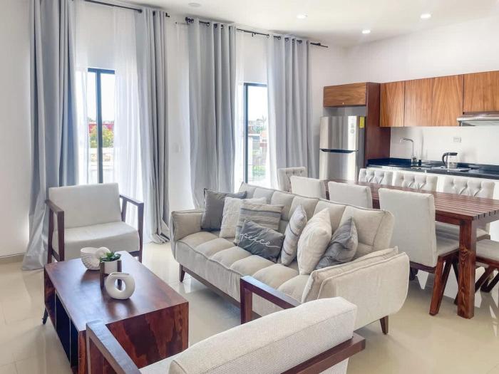 Beautiful apartment 3 blocks from the beach