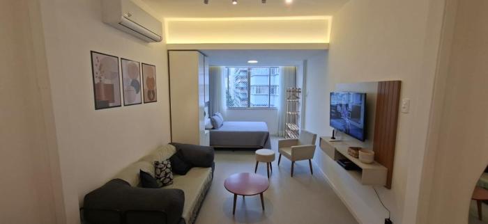 Copacabana posto 4 Moderno 50m da praia Vista lateral para o Mar