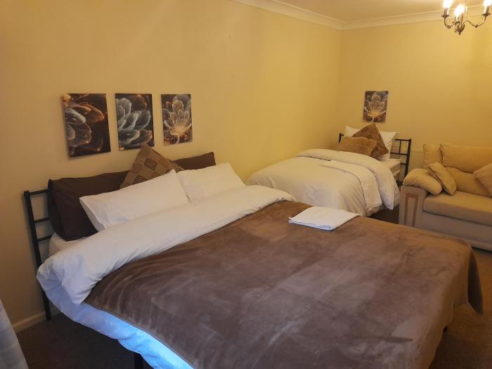 Four-bedroom house, kitchen, TV in each bedroom