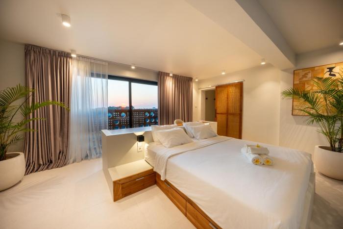 Gate 11 Mezzanine one