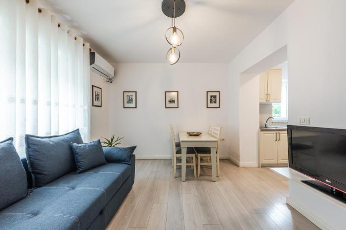 2Bdr Central Condo-5min Walk from New Bazaar