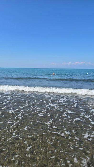 Enis Villa, 2km from Vain Beach