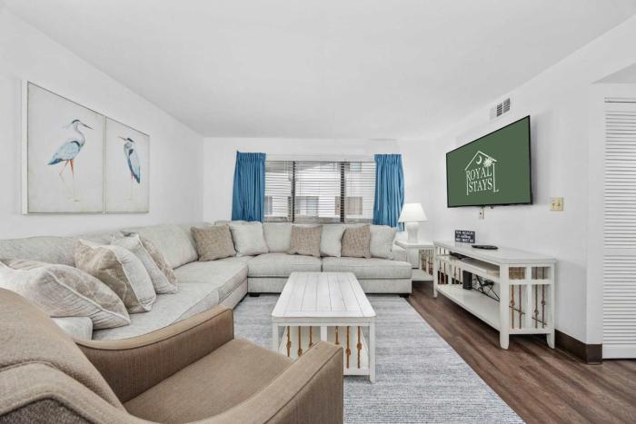 Sunset Breeze Steps from Beach Pet Friendly