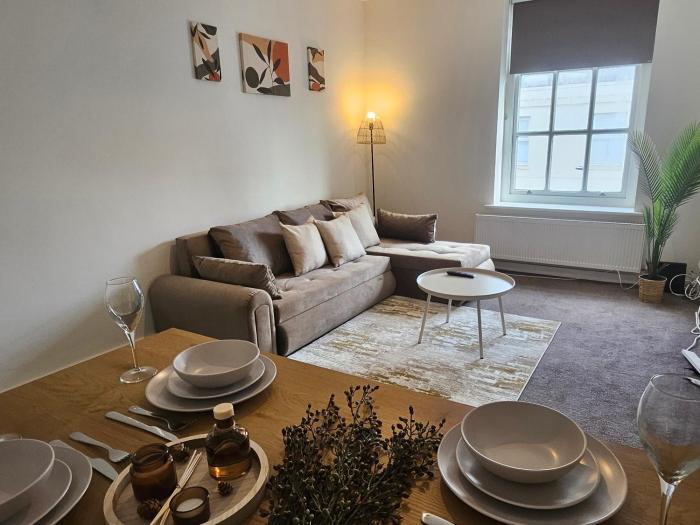 2 Bed Apartment in Brighton with Side Sea View