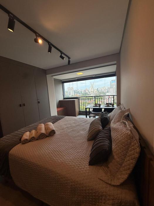 Estúdio Moderno com Vista de Cartão Postal