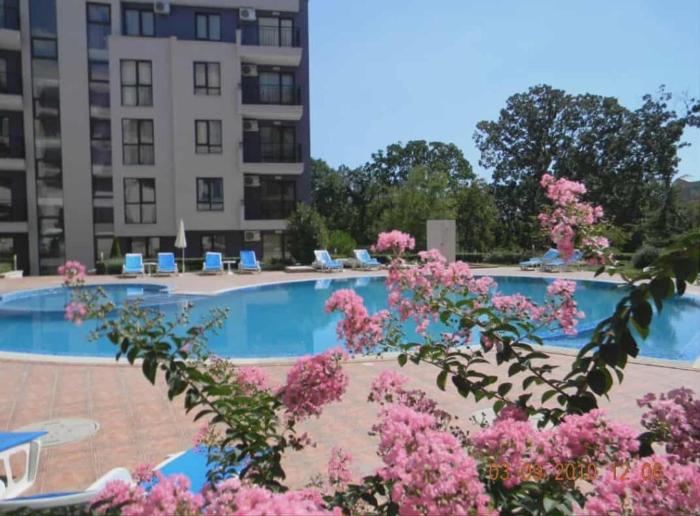 Amphora Palace Apartment Complex