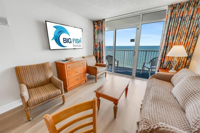 New High Floor, Direct Sea Watch, Beautiful Decor!