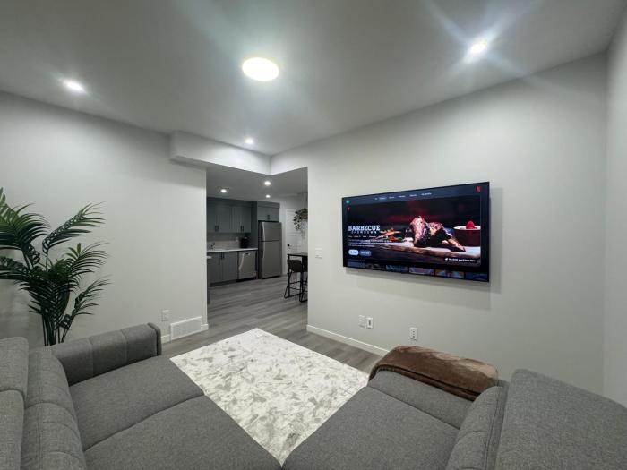 Golden Retreat 2BR Suite at Glacier Ridge NW Calgary