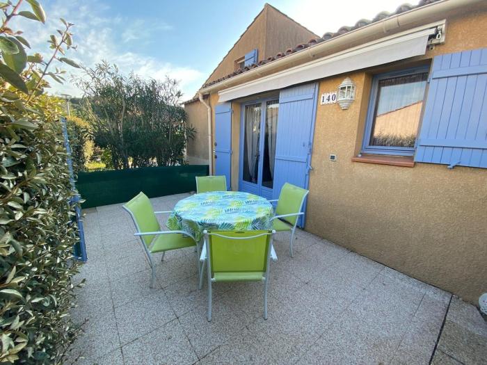 Mazet avec piscine collective