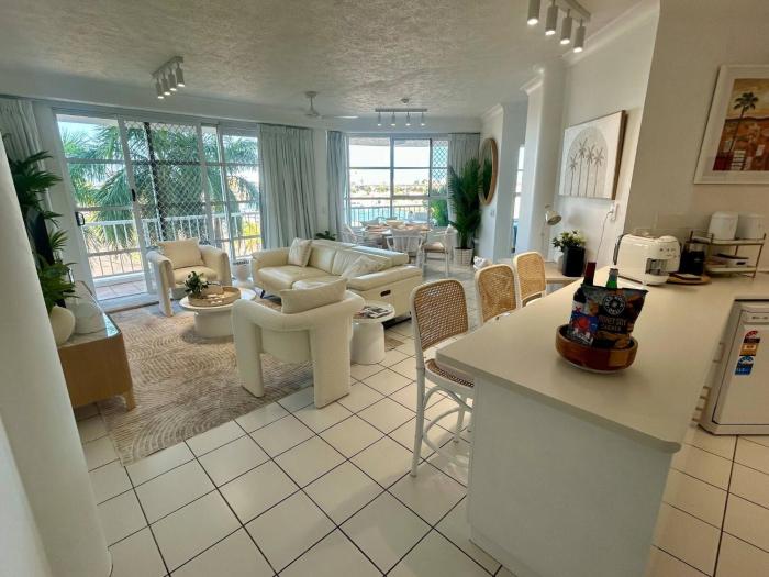 Sunset-on-the-Strand Pool Tennis TSV