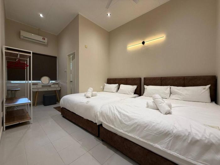 Seremban 2 Lyrica Warmth Corner House