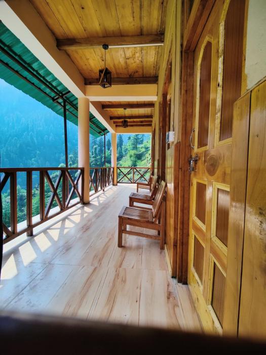 Yolo Hostel and Stays Sojha
