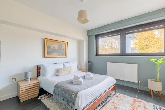 Gorgeously Designed 2BD Flat Heart of East London