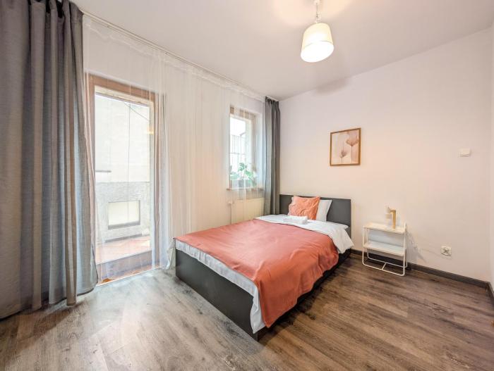 Rynek Wrocław 3-Bedroom Apartment by BookingHost