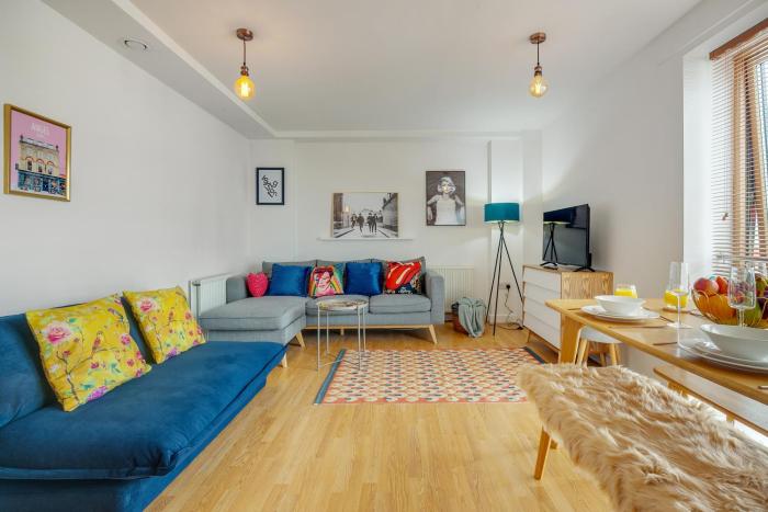 Stylish premium Islington flat, 2 minute walk to Angel tube!