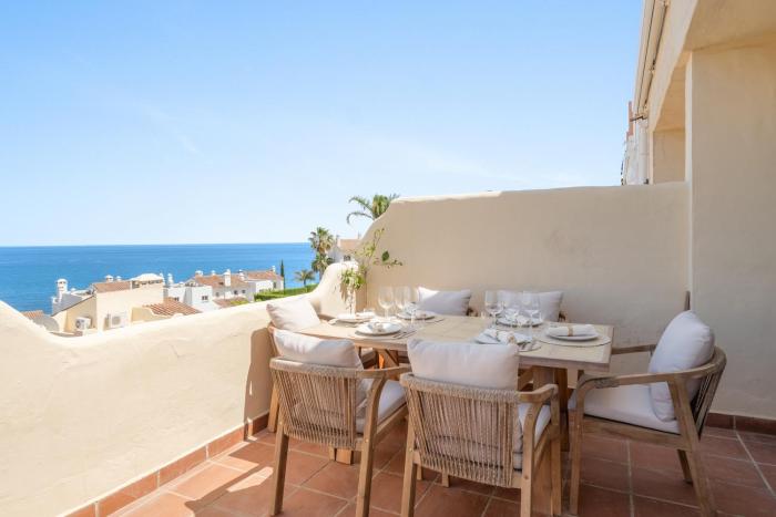 Penthouse Casares Beach