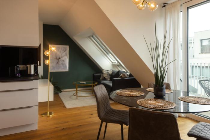 Sunny Terrace Penthouse with AC - Self Check-In