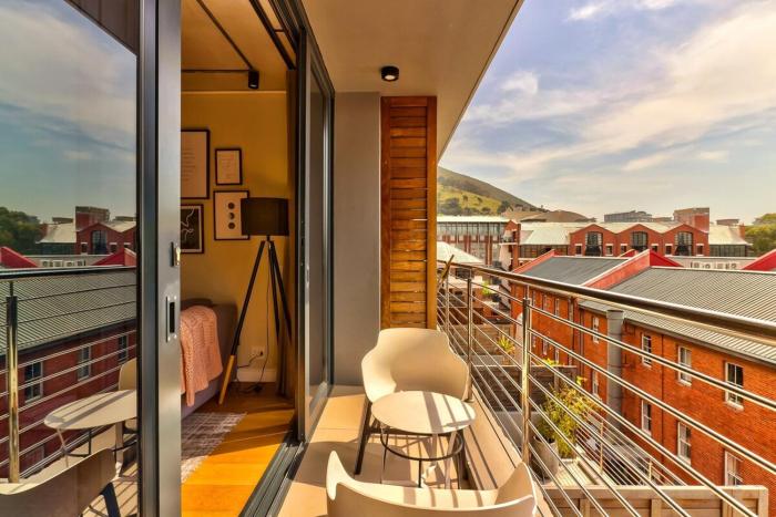 Docklands Sunny Waterfront facing Jewel