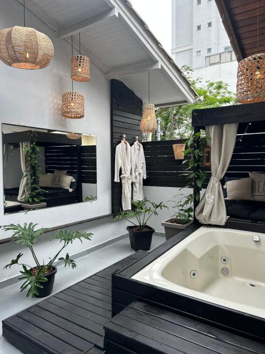 Pousada Flat com jacuzzi privativa aquecida 300 m da Praia e Roda Gigante