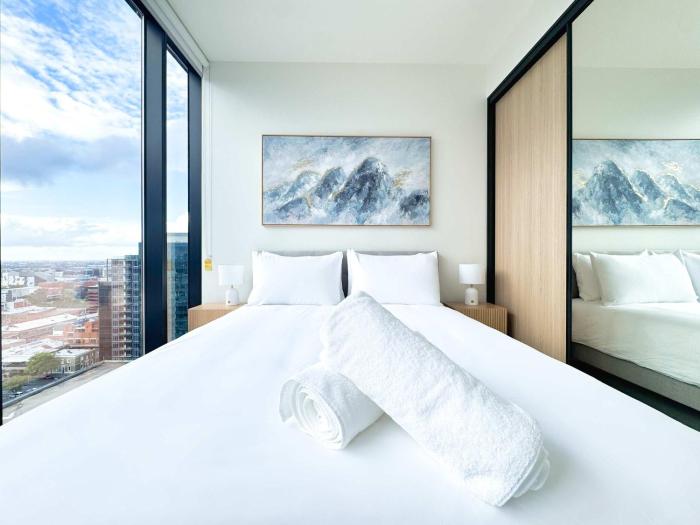 Beauty in the Sky- 1BR Apt Opposite Central Market