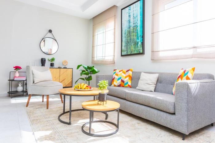 Seafront 2BR AC Sunny Corniche