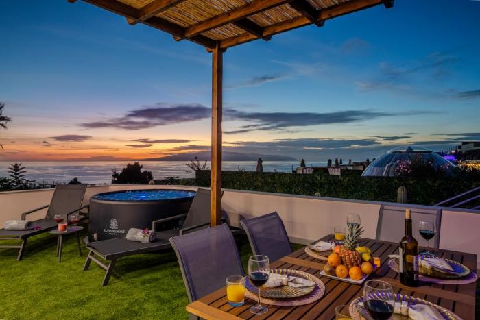 Apartamento de Lujo con Jacuzzi Privado, Piscina y Vistas al Mar