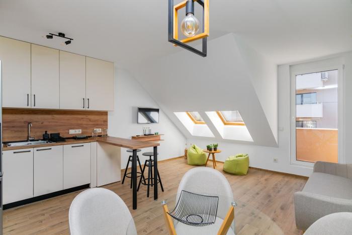 Stylish Green Flat with Balcony in Quiet Area