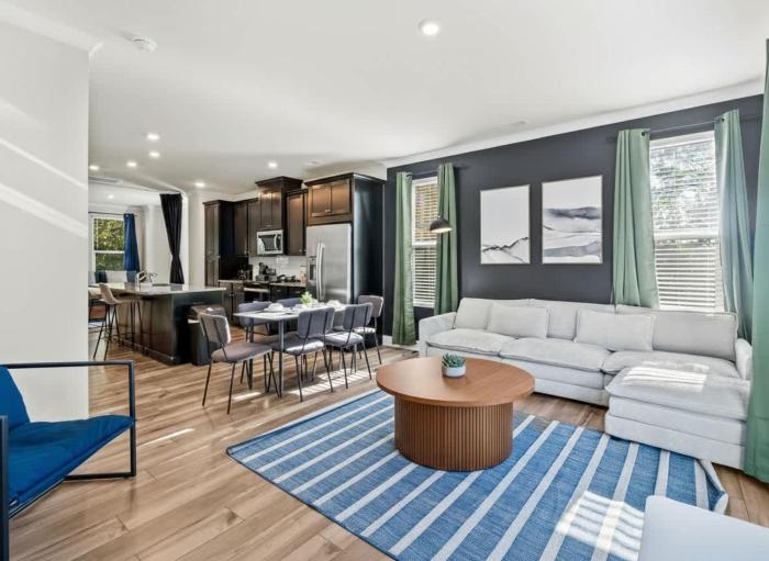 Luxe King 3BR Townhouse Mins to Uptown CLT