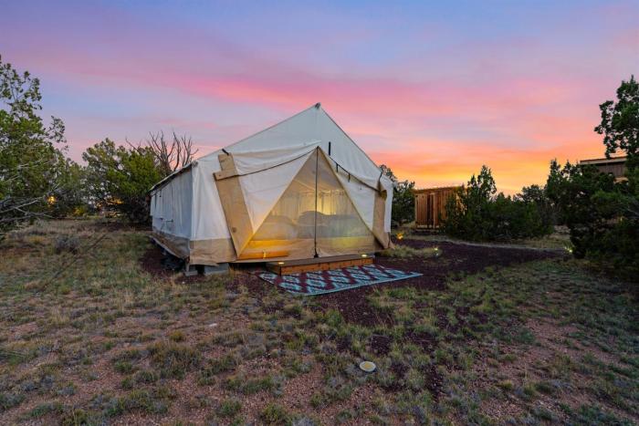 Unplug & Recharge Cozy Off-Grid Glamping