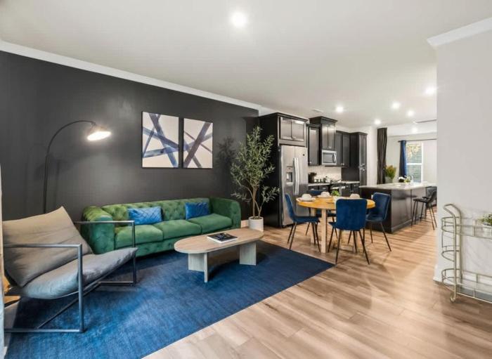 Luxurious King 3BR Townhouse Mins to Uptown CLT!