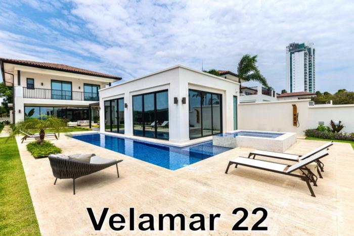 Discounted Beachfront | Luxury & Style | King Beds