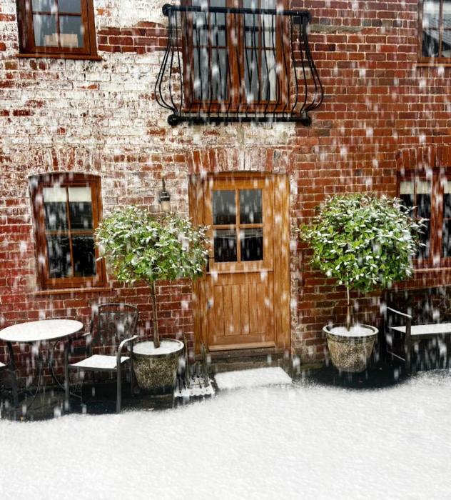 Romantic Country Cottage with log burner, garden patio, outdoor tub and country views- Brecon Beacons National Park