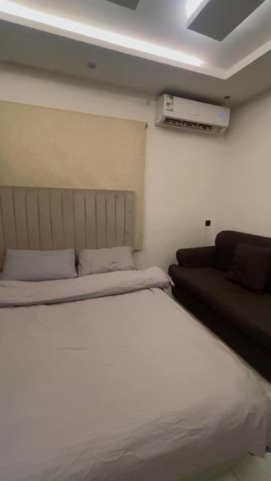 استديو انيق بتسجيل ذاتي