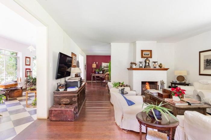 Country house with pool and stunning view!