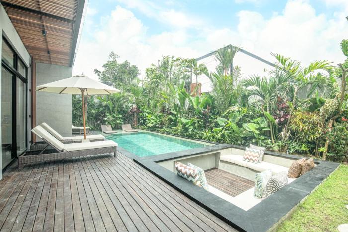 Luxury 5BR Modern Villa Steps from Café Del Mar