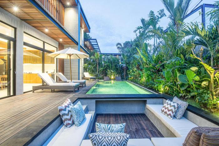 Luxury 5BR Retreat, 400m from Café Del Mar