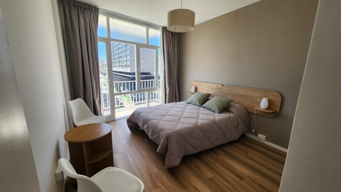 Hermosos Departamentos en Mar del Plata en el Centro La Perla a 2 cuadras de la playa, costa y peatonal, uno con balcón y vista al mar y otro interno