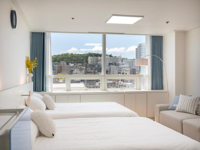 Hongdae Station Direct Access Stay