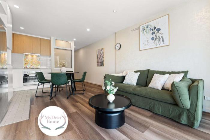 2BR CBD Apt Swimming Pool Sauna SPA CBD