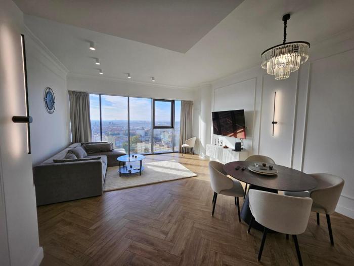 Stylish Apartment with City Views and Parking in the Prestigious Hanza Tower with Swimming Pool by Noclegi Renters