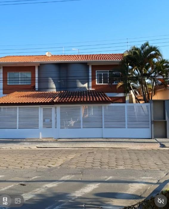 Casa Inteira 100 metros da Praia Localização Perfeita