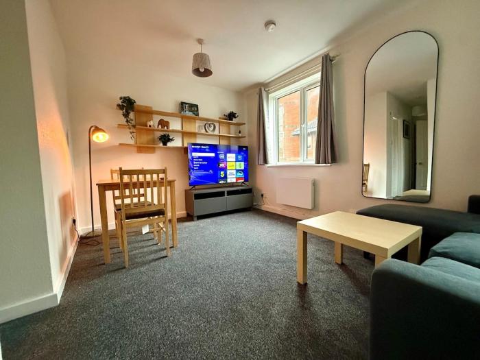 Warm and Welcoming Private Flat - Home Away From Home