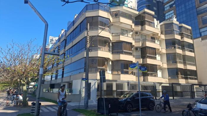 Apartamento a Beira Mar em Meia Praia