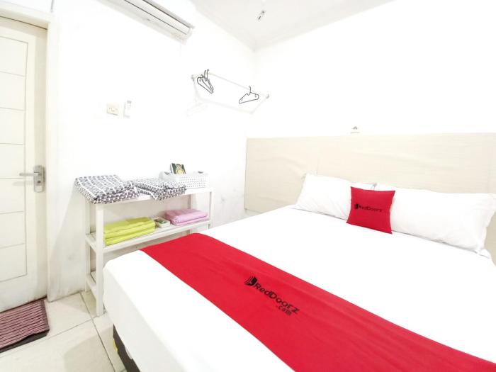 RedDoorz Syariah at Homestay Al Mustaqim Magetan