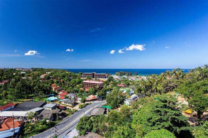Spacious mountain view studio at Sea Sky 206