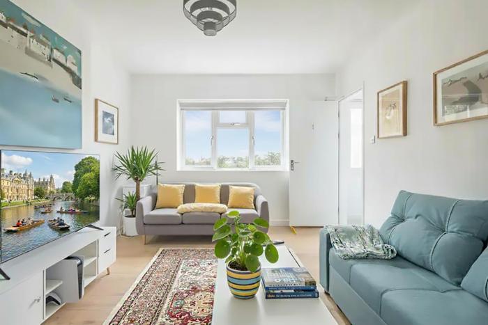 Luxury 4 bed City House - 1 min from river - Parking - Sleeps 10