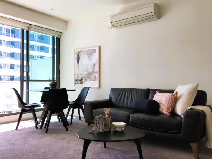 THE WATERFRONT APARTMENTS 1 Bedroom Executive Apartment with Courtyard Views located on the Geelong Waterfront - 4301