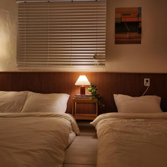 3 minutes walk from Hongik University Station Kpop, Shopping, Good location, Comfortable bed