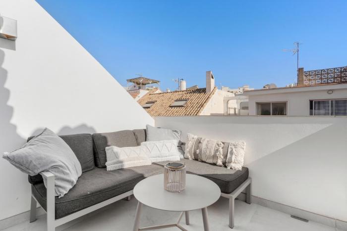 Romantic Getaway by Costarentals - Ref 55