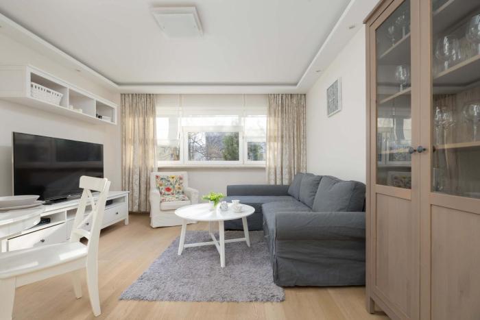 Cozy and Family Apartment close to the Metro in Warsaw by Noclegi Renters